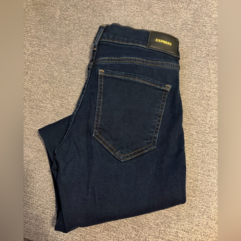 Almost brand new Express Supersoft Skinny jeans, low rise, size 6R, & stretchy!